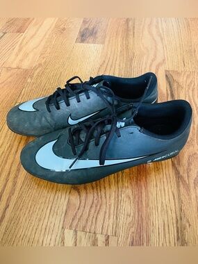 Nike Men’s Mercurial Soccer Cleats Athletic Shoes Men’s Size 9.5